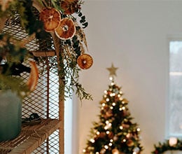 Article-Image-5-ways-to-decorate-your-dorm-room-for-Christmas-…-on-a-budget