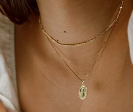 Article-Image-A-girls-guide-to-shopping-for-a-wearable-Miraculous-Medal_