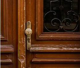 Article-Image-Behind-closed-doors_