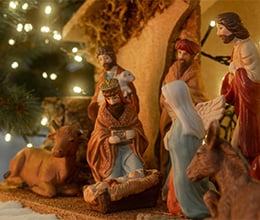 Article-Image-Beyond-the-tinsel_-why-the-creche-is-the-heart-of-Christmas-decorating_