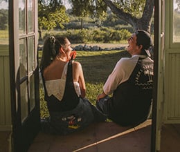 Article-Image-How-to-flirt-likes-its-1995