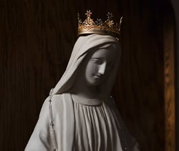 Article-Image-Our-Lady-isnt-on-Instagram_