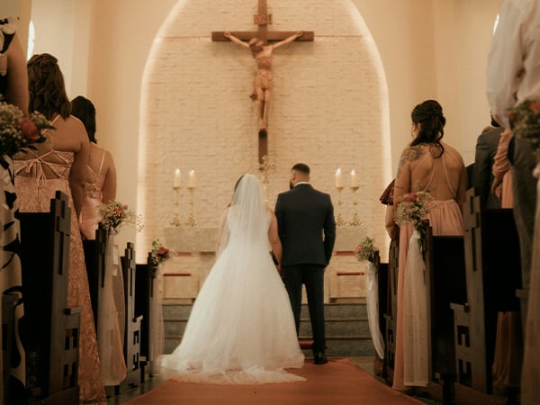 BOR-Image-5-ways-to-be-a-gracious-wedding-guest_