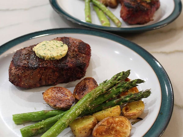 BOR-Image-St.-Valentines-Day-steak-dinner-at-home_