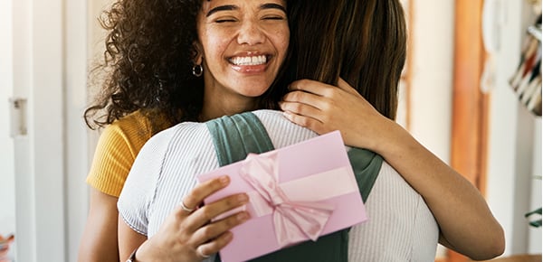 Feature-Image-7-things-to-bring-as-a-house-guest-that-actually-help-your-host_