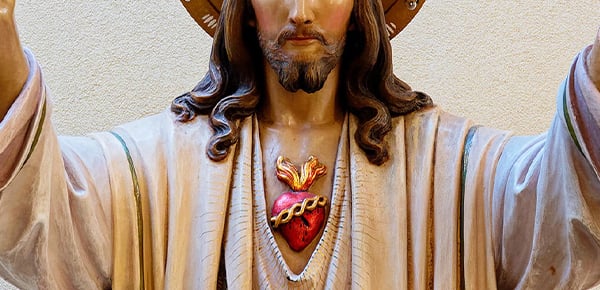 Feature-Image-Your-guide-to-a-Sacred-Heart-Enthronement-at-home-_
